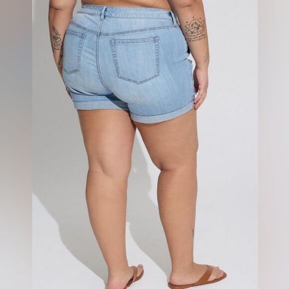 TORRID 5 Inch Vintage Stretch Mid-Rise Short - Picture 8 of 11